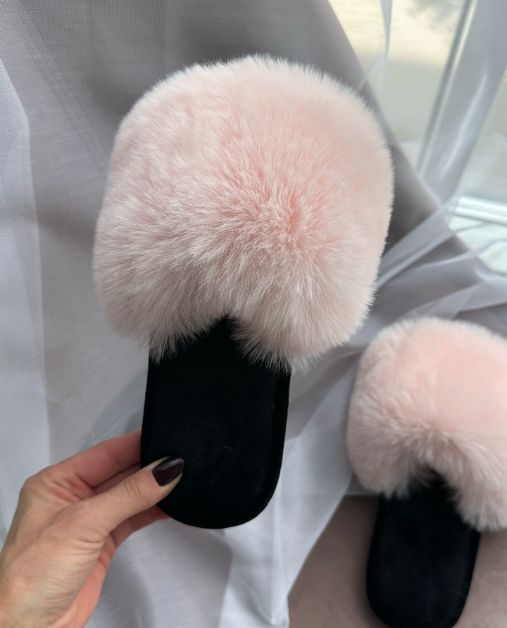 Damskie kapcie domowe z futra w kolorze różowym-czarnym