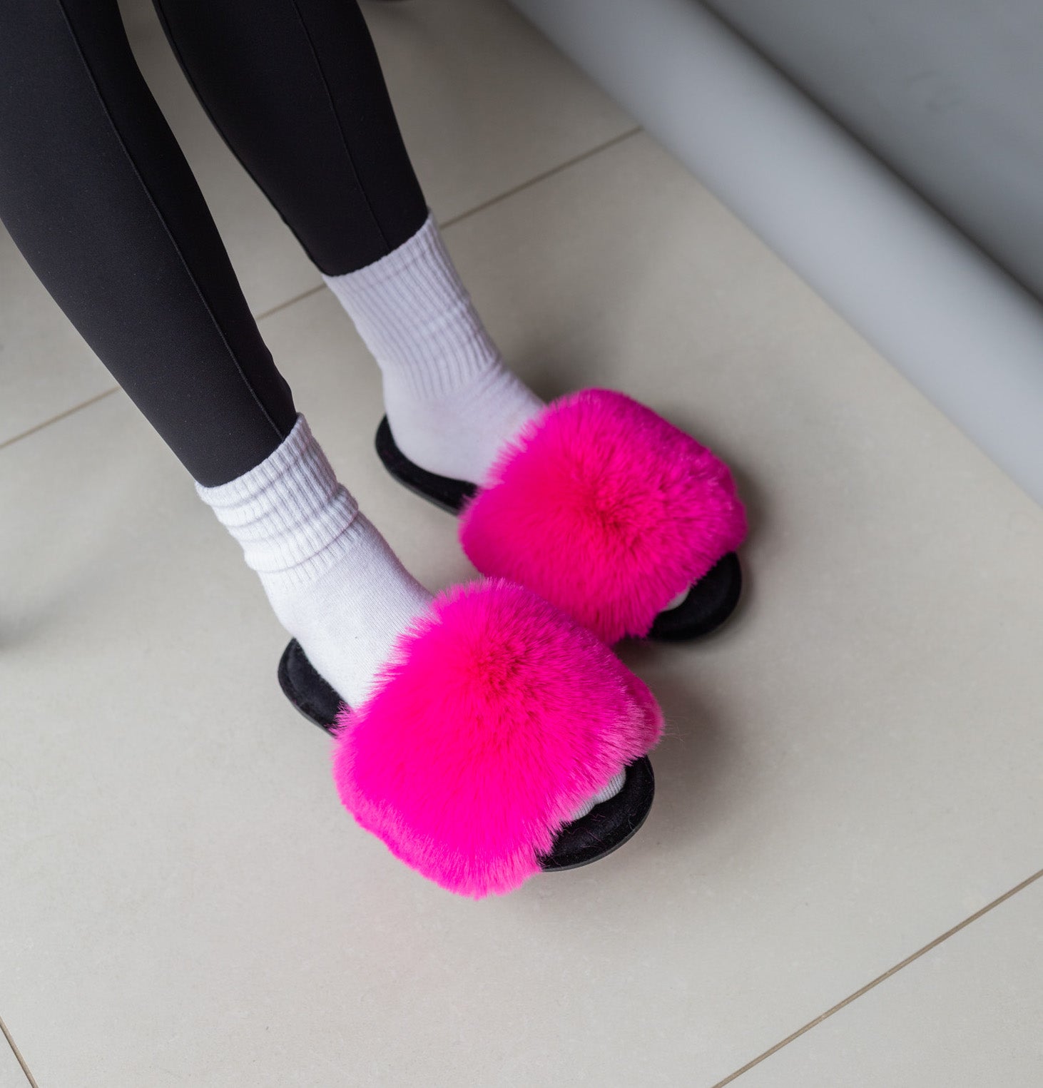 Damskie kapcie domowe z futra w kolorze malinowym